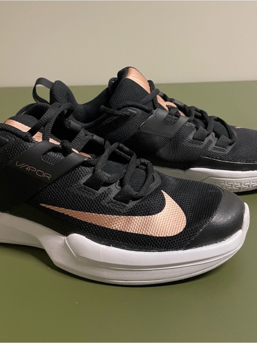 Nike Court Vapor Lite Women’s Court Shoe, size 8